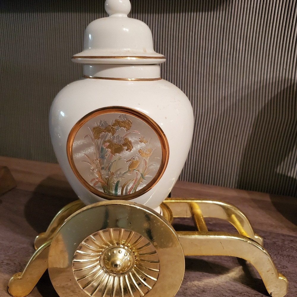Ginger porcelain jar (ONLY) 9"h   (cart NOT Included)